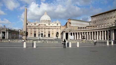 Plaza-de-San-Pedro,-Roma