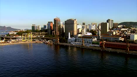 Flying-von-bay,-die-Stadt-Rio-de-Janeiro,-Brasilien