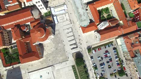 Vista-aérea-de-foro-romano-y-Kalelarga-en-Zadar