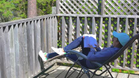 woman-reading-book-and-relaxing-outdoor-in-summer