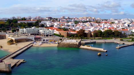 Luftaufnahmen-von-der-Stadt-Lagos-Algarve-Portugal