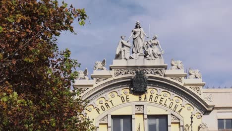 Edificio-Port-De-Barcelona-al-atardecer