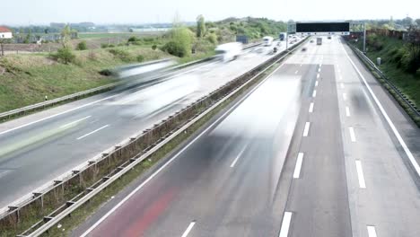 Time-lapse-of-traffic-on-German-highway