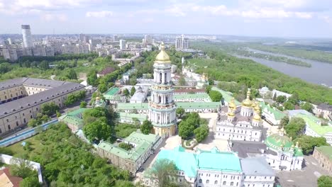 Luftaufnahme-des-Kiewer-Höhlenkloster,-Kiew,-Ukraine