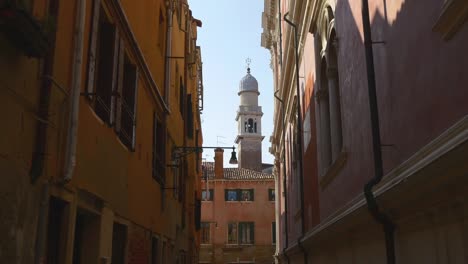 Italia-Venecia-verano-día-estrecha-calle-poca-vista-4k