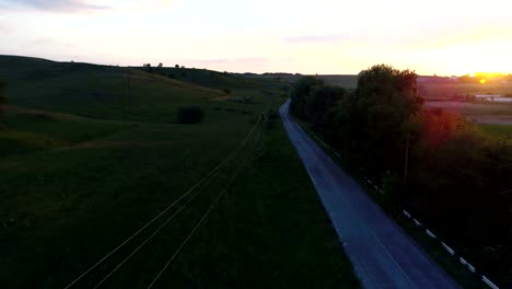 Sonnenuntergang-Straße-Drohne-Naturerlebnisse