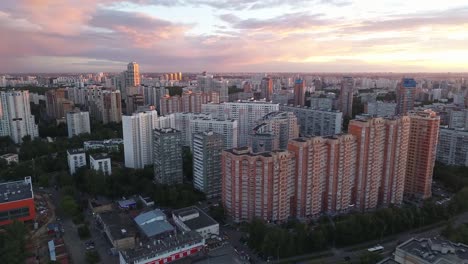 Vista-de-una-gran-metrópolis-de-altura