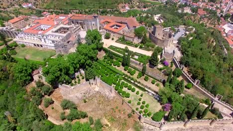 Vista-aérea-del-monasterio-convento-de-Cristo-en-Tomar,-Portugal