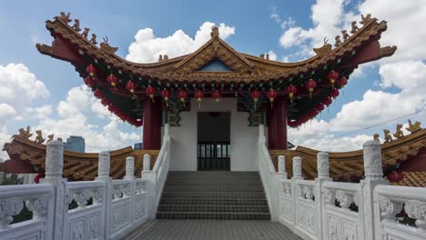 Zeitraffer---Wolken-bei-der-einen-chinesischen-Tempel