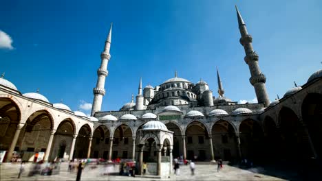 Timelapse-de-la-mezquita-azul-o-Sultanahmet-al-aire-libre-en-la-ciudad-de-Estambul-en-Turquía