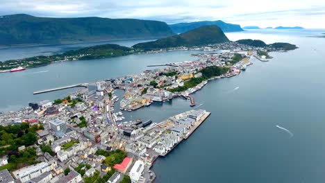 Imágenes-de-la-ciudad-de-Ålesund-Noruega-aérea