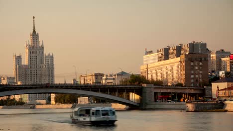 Kosmodamianskaya-embankment-a-hyperlapse