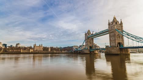 Sonnige-helle-London-Tower-Bridge-Zeitraffer