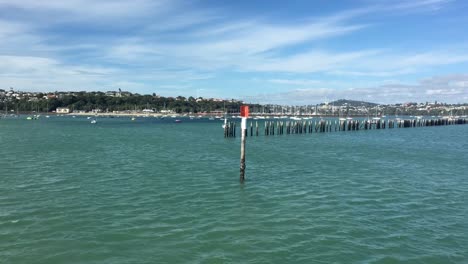 Centro-de-la-ciudad-de-Auckland-y-el-horizonte-de-los-puertos-de-Auckland