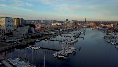 Hafen-und-Stadt-Drohne-Ansicht