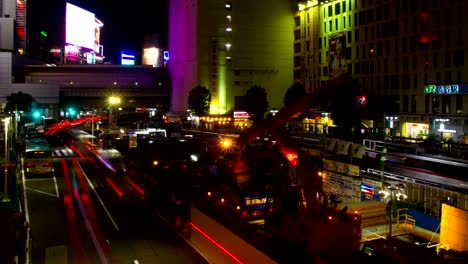 Noche-olvido-4K-en-el-ancho-de-la-puerta-del-este-de-shibuya-tiro-alto-ángulo