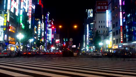 Nightlapse-en-Shinjuku-kabukicho-gran-tiro-enfoque-profundo