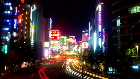 Nacht-Zeitraffer-4K-bei-Shinjuku-Yasukuni-Ave.-Breite-erschossen-Zoom-in