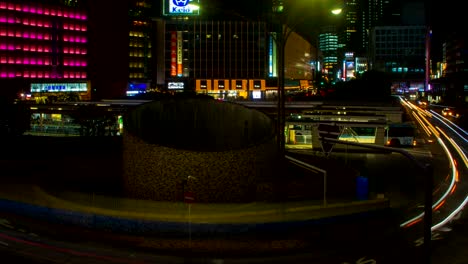 Night-lapse-4K-at-shinjuku-bus-rotary-slow-shutter-wide-shot-zoom-in