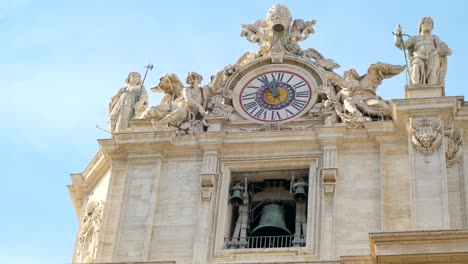 The-big-wall-clock-on-the-Basilica-of-Saint-Peter-in-Vatican-Rome-Italy