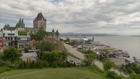 Time-lapse-view-of-Quebec-City-boardwalk-with-the-famous-Chateau-Frontenac-hotel