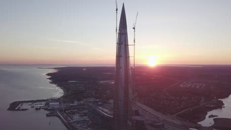 Blick-auf-Lachta-Center-in-St.-Petersburg-vom-Hubschrauber