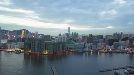 4K-Aufnahmen-von-Hong-Kong-Island-und-Kowloon-Stadt-aus-Vogelperspektive