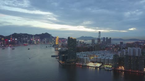 4K-Aufnahmen-von-Hong-Kong-Island-und-Kowloon-Stadt-aus-Vogelperspektive