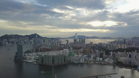 4K-Aufnahmen-von-Hong-Kong-Island-und-Kowloon-Stadt-aus-Vogelperspektive