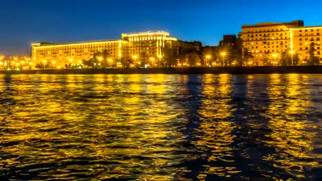 night-traffic-of-pleasure-boats-on-a-city-river,-time-lapse