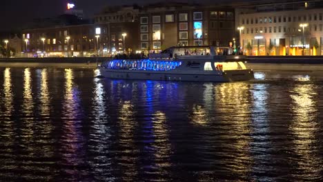 night-traffic-of-pleasure-boats-on-a-city-river