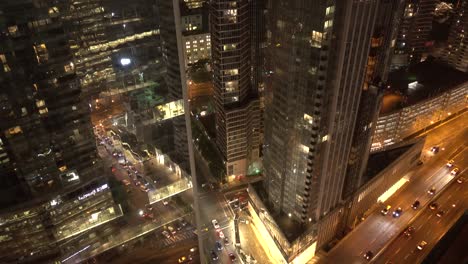 Evening-traffic-in-Toronto,-Canada