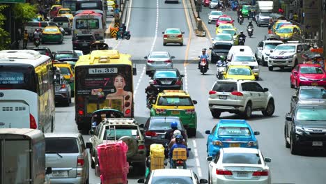 tráfico-de-coche-urbano-en-hora-punta