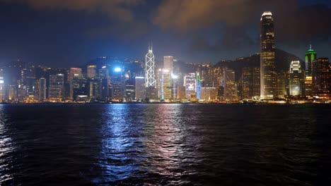 Nacht-Pfanne-auf-den-Victoria-Harbour-in-Hongkong