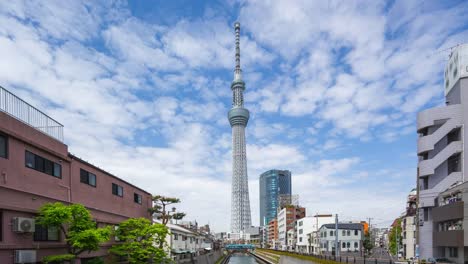 Vídeo-de-lapso-de-tiempo-de-Tokyo-Sky-Tree,-con-cielo-nublado-en-timelapse-de-Tokyo,-Japón