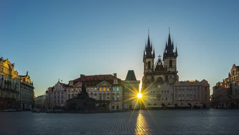 Time-lapse-video-of-Prague-old-town-square-with-sunrise-in-Czech-timelapse-4K