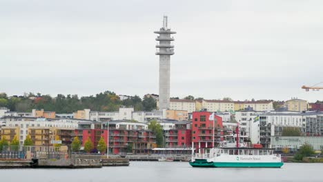 Arquitectura-y-edificios-en-la-zona-del-puerto-en-Estocolmo-Suecia
