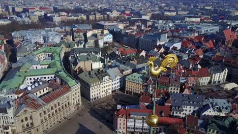 Hermosa-vista-de-la-ciudad-vieja-de-Riga