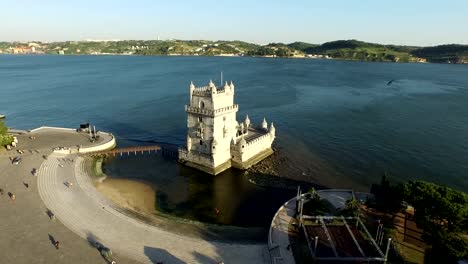 Luftaufnahme-vom-Turm-von-Belem,-in-Lissabon,-Portugal