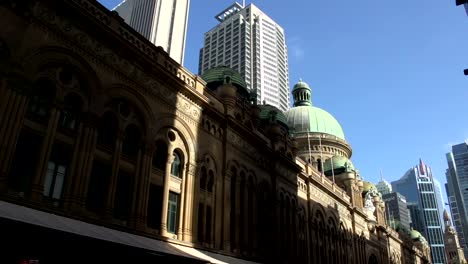 Inclinación-de-street-a-los-edificios-del-centro-de-la-ciudad-de-Sydney