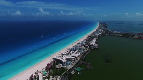 Imágenes-aéreas-de-Cancún-México