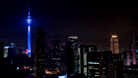 Timelapse-de-Kuala-Lumpur.-Paisaje-de-noche-con-Menara-KL-Tower