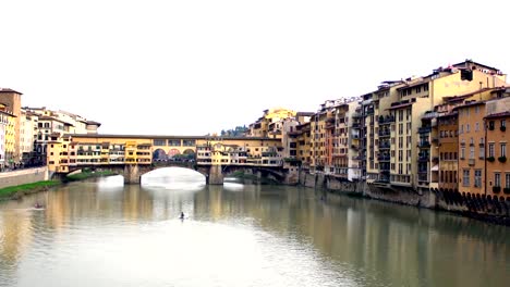 Ponte-Vecchio,-puente-viejo,-Florencia,-Italia.-4K.