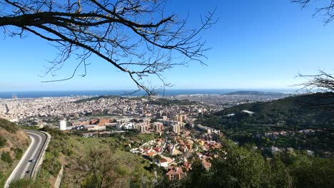 Vista-panorámica-de-la-ciudad-de-Barcelona-desde-el-Tibidabo