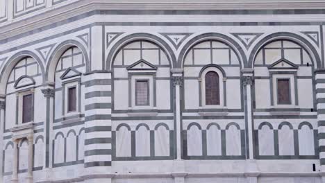 close-up-view-of-the-Basilica-of-Santa-Maria-del-Fiore-in-Florence,-Italy