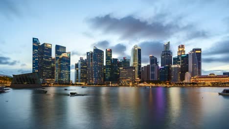 Day-to-Night-time-lapse-video,-view-of-Downtown-district-in-Singapore-city,-Singapore