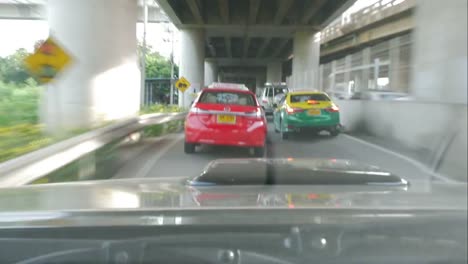 Tráfico-de-vídeo-Time-lapse-en-un-coche