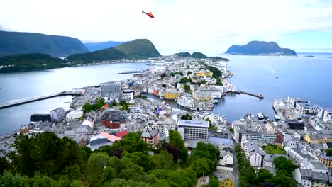 Stadt-von-Alesund-Norwegen-Luftaufnahmen