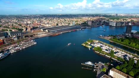 Vista-aérea-de-la-ciudad-sobre-Amsterdam