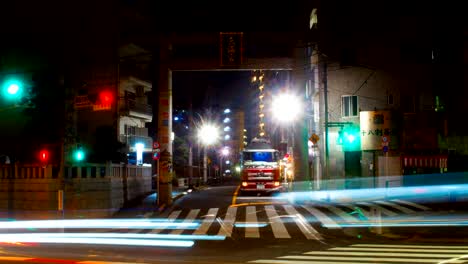 Main-gate-in-the-street-4K-at-Yushima-tenjin-shrine